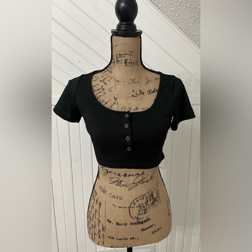 Black Button Up Crop Top Womens (Small) Two line stain on front‼️